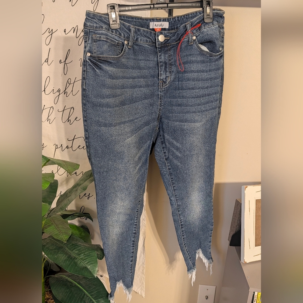 ARULA Blue Ankle Jeans with Distressed Hem